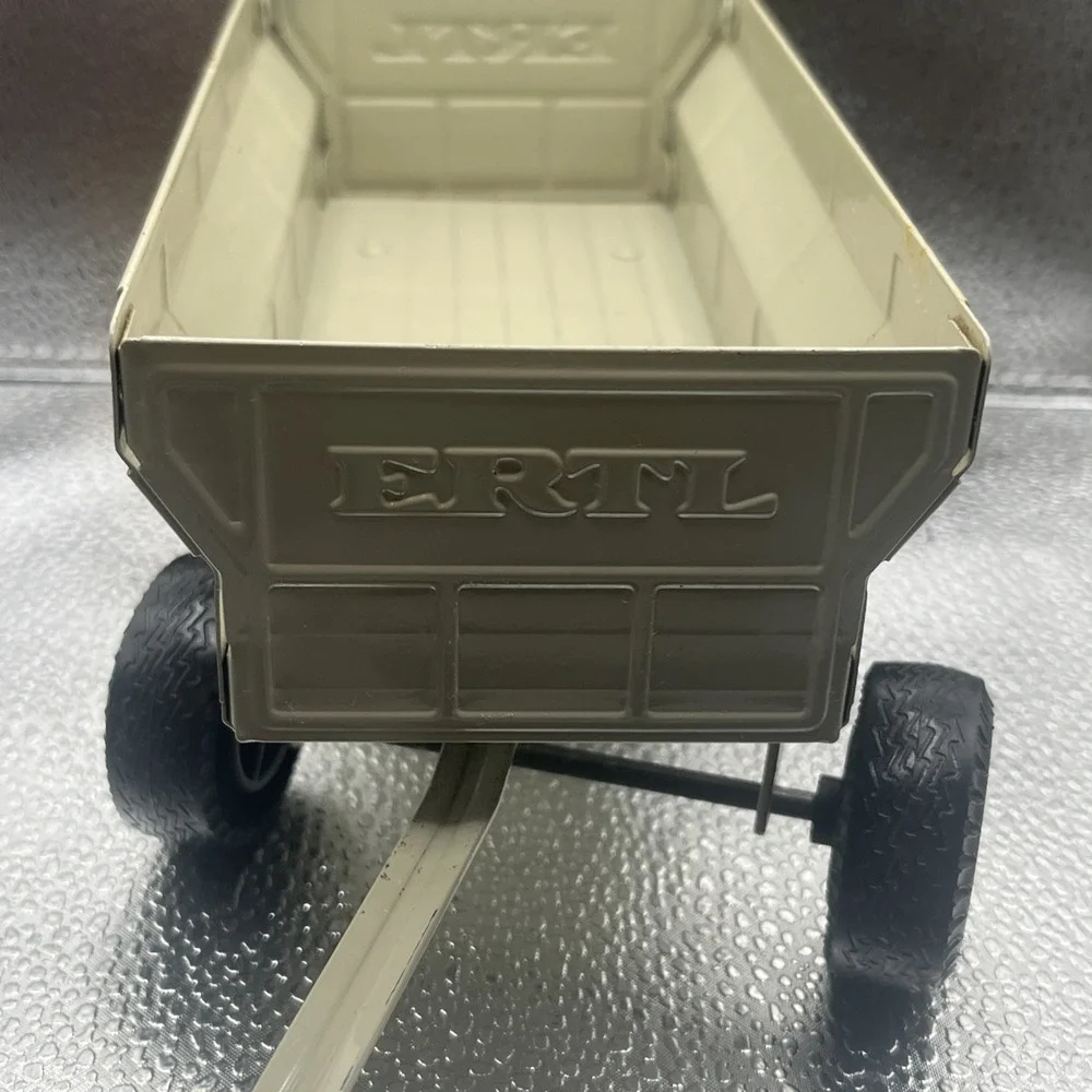 Vintage Ertl Grain Feed Wagon Trailer Farming Toy's Pressed Steel (1054) - Picture 6 of 16